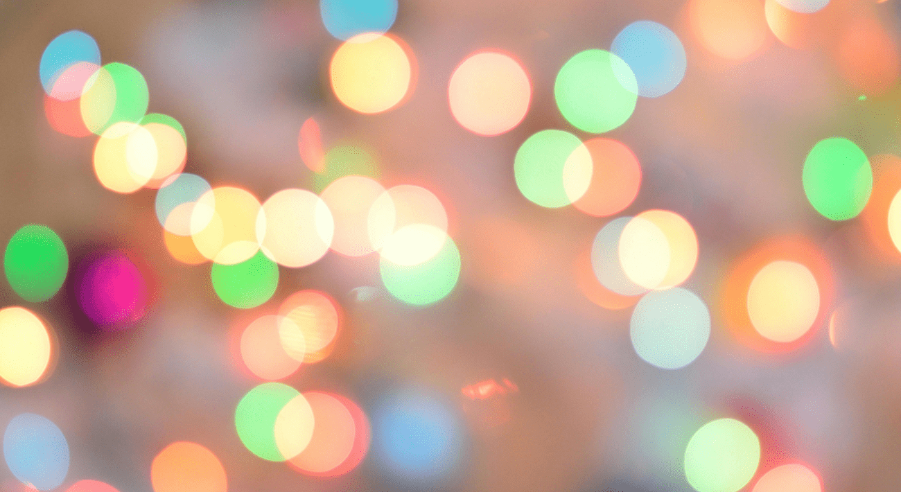 Cromoterapia. Luci di vari colori viste attraverso un vetro appannato