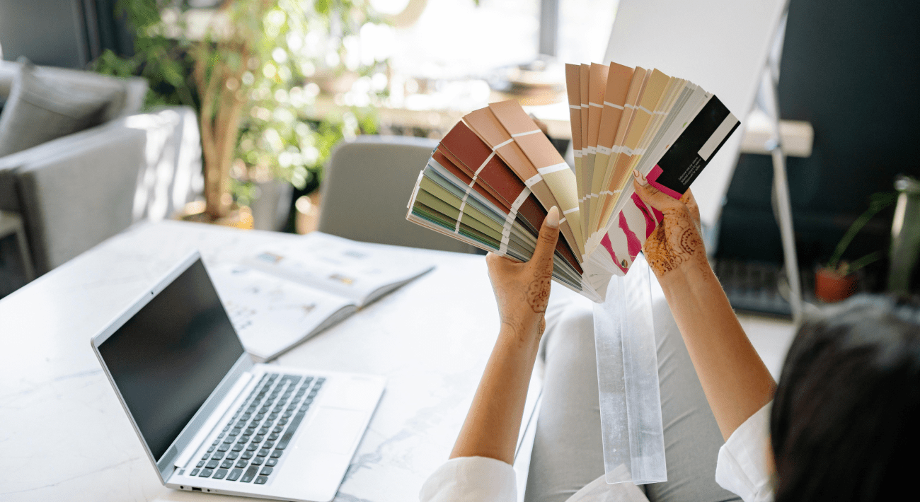 Scelta della tintura per colorare casa attraverso una vasta palette colori