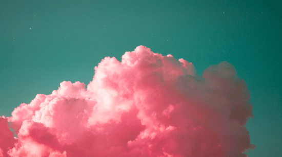 Gli stupendi colori rosa e azzurro di una nuvola in cielo. Raffaela Marescalco ti guiderà in un percorso attraverso questi colori